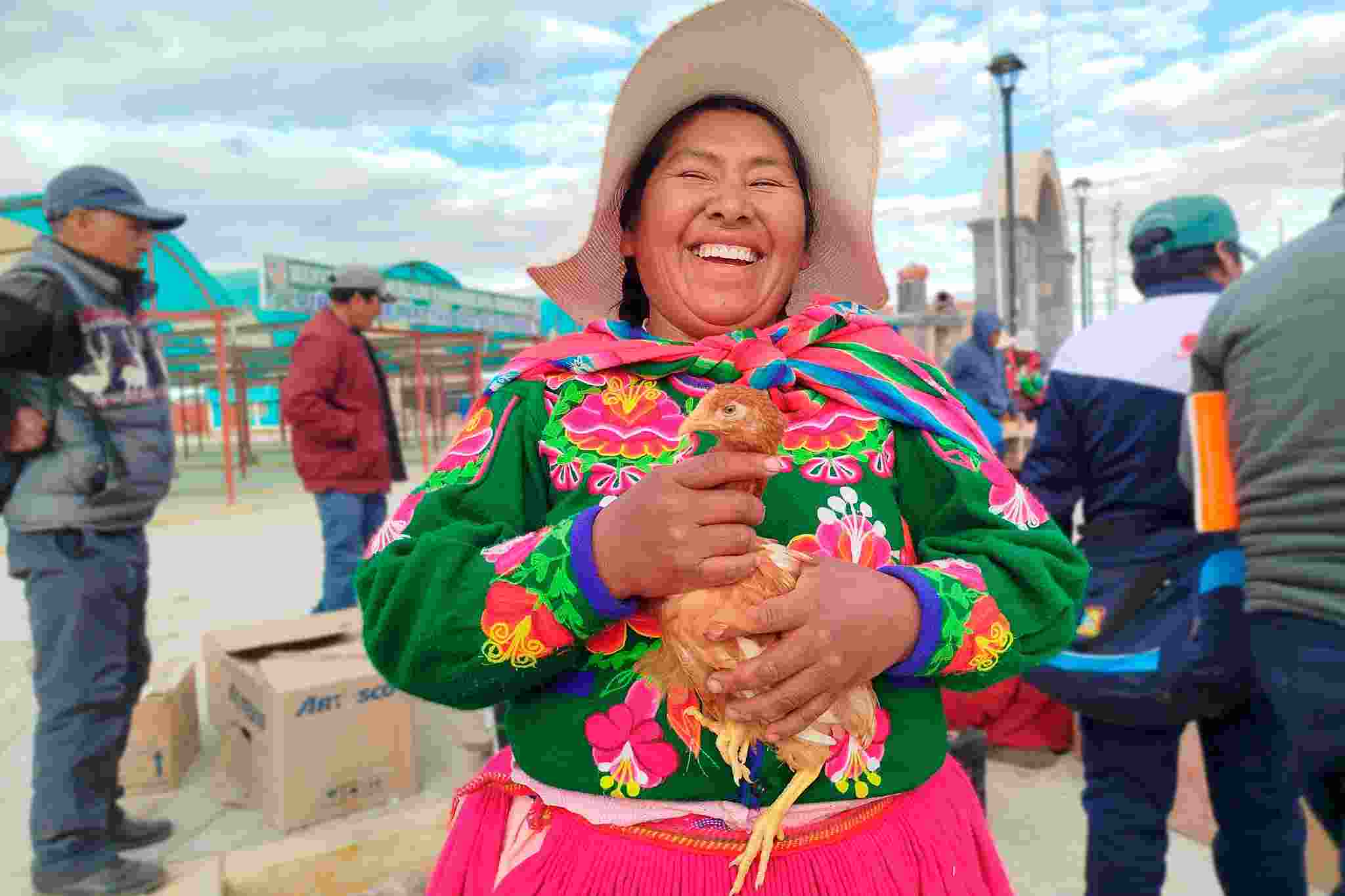PROYECTO SEGURIDAD ALIMENTARIA FORTALECE LA PRODUCCIÓN FAMILIAR CON SEGUNDA ENTREGA DE 3, 000 GALLINAS PONEDORAS HY-LINE BROWN EN EL SUR DE LA REGIÓN
