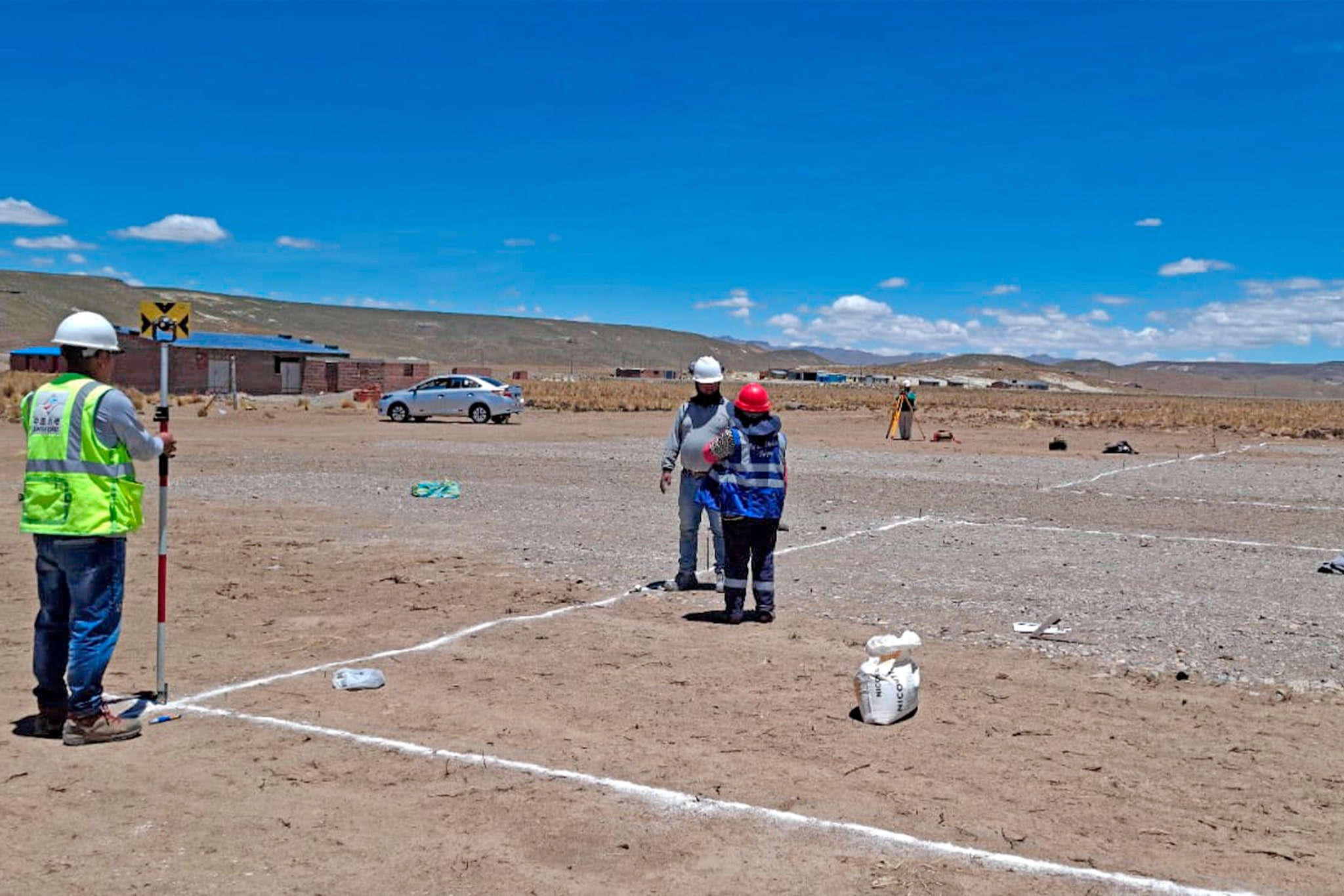 INICIAMOS EL TRAZO Y REPLANTEO PARA LA CONSTRUCCIÓN DE LA PLANTA DE TRANSFORMACIÓN DE FIBRA DE ALPACA DE COLOR EN EL DISTRITO DE SANTA ROSA DE MASOCRUZ Y CHUQUIBAMBILLA