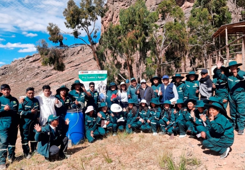 ESTUDIANTES DEL TECNOLÓGICO HUANCANÉ FORTALECEN HABILIDADES PRODUCTIVAS EN MANEJO PECUARIO Y ABONOS ECOLÓGICOS